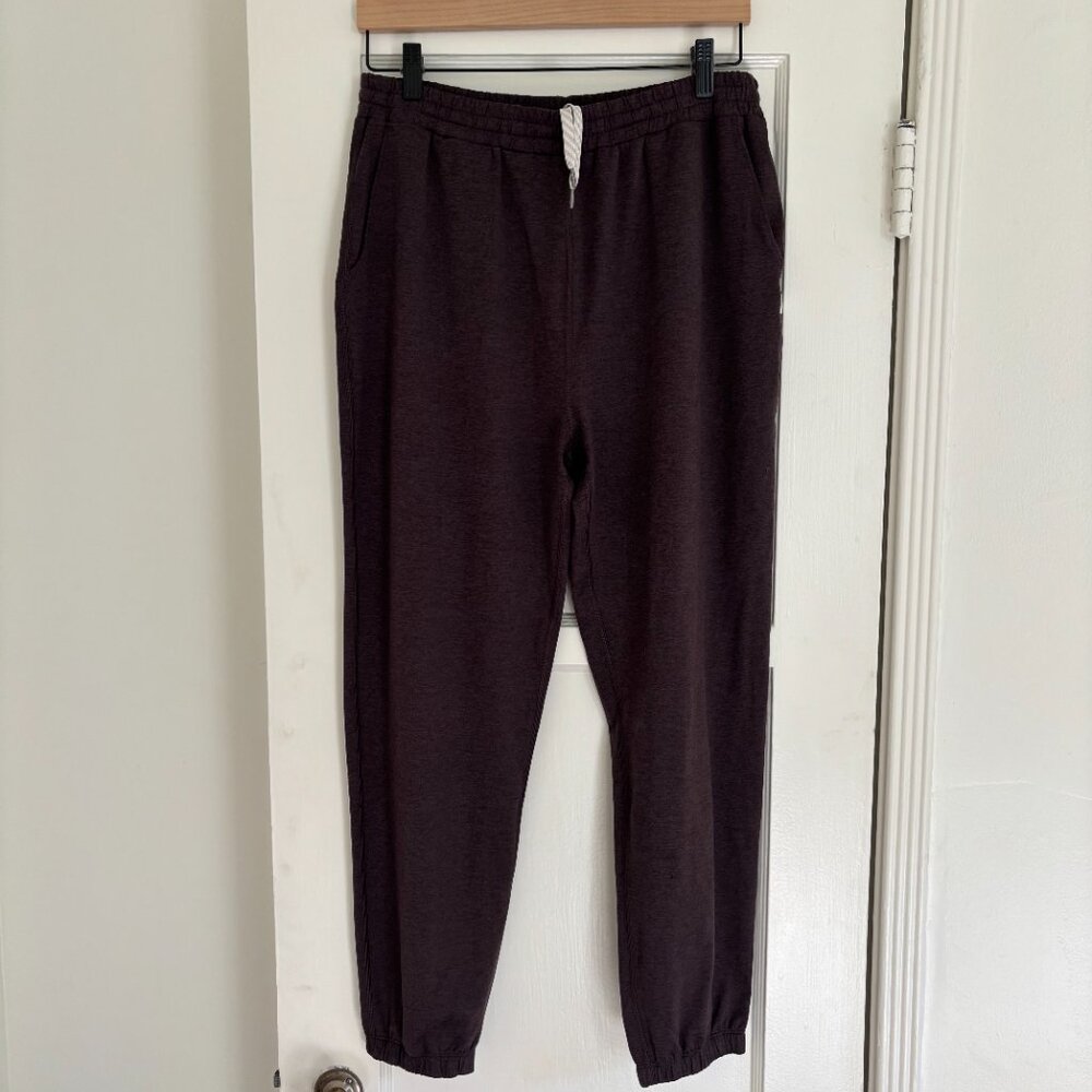 Vuori Women’s Performance Joggers - NEVER WORN!